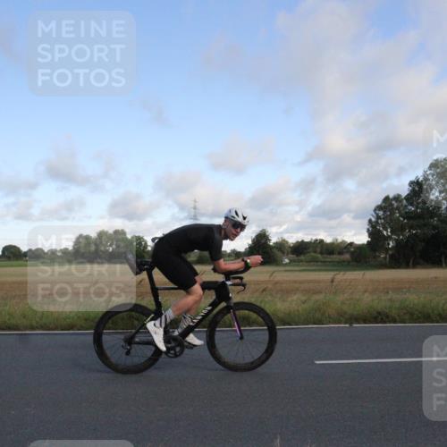 25.08.2024 - Elbe Triathlon Hamburg Fuchs,  Jonas http://msf.ph/oto/6830762 25.08.2024 09:25:18 Radfahren 426, 415, 226, 43, 121 meine-sportfotos.de