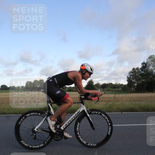 25.08.2024 - Elbe Triathlon Hamburg Fuchs,  Jonas http://msf.ph/oto/6830773 25.08.2024 09:25:27 Radfahren 121, 122, 58, 363 meine-sportfotos.de