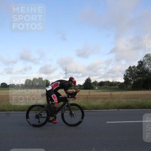25.08.2024 - Elbe Triathlon Hamburg Fuchs,  Jonas http://msf.ph/oto/6830778 25.08.2024 09:25:28 Radfahren 121, 122, 58, 363, 284 meine-sportfotos.de