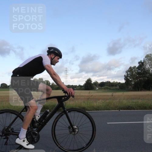 25.08.2024 - Elbe Triathlon Hamburg Fuchs,  Jonas http://msf.ph/oto/6830843 25.08.2024 09:26:14 Radfahren 61, 252, 390, 52, 285, 318, 54 meine-sportfotos.de