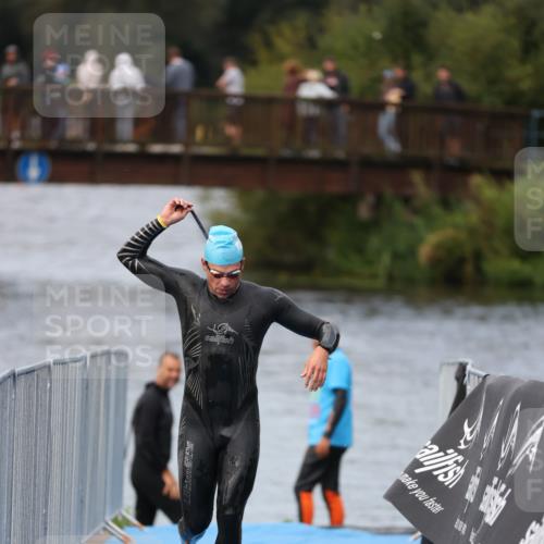 25.08.2024 - Elbe Triathlon Hamburg H.Heesch http://msf.ph/oto/6830878 25.08.2024 08:26:35 Schwimmen 85 meine-sportfotos.de