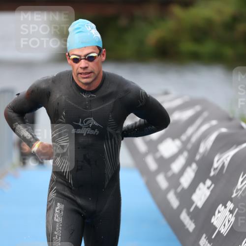 25.08.2024 - Elbe Triathlon Hamburg H.Heesch http://msf.ph/oto/6830936 25.08.2024 08:26:38 Schwimmen 85 meine-sportfotos.de