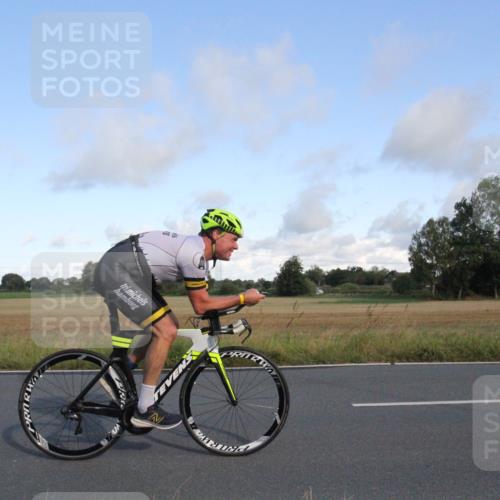 25.08.2024 - Elbe Triathlon Hamburg Fuchs,  Jonas http://msf.ph/oto/6830988 25.08.2024 09:28:05 Radfahren 41, 233, 150, 69, 207, 435, 417 meine-sportfotos.de