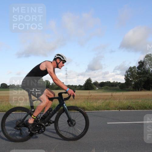 25.08.2024 - Elbe Triathlon Hamburg Fuchs,  Jonas http://msf.ph/oto/6830994 25.08.2024 09:28:09 Radfahren 150, 69, 207, 435, 417, 55 meine-sportfotos.de