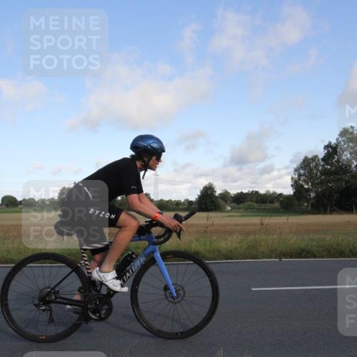 25.08.2024 - Elbe Triathlon Hamburg Fuchs,  Jonas http://msf.ph/oto/6831056 25.08.2024 09:28:37 Radfahren 431, 368, 421, 333, 341, 130, 388, 251 meine-sportfotos.de
