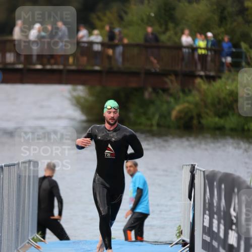 25.08.2024 - Elbe Triathlon Hamburg H.Heesch http://msf.ph/oto/6831072 25.08.2024 08:28:02 Schwimmen 47 meine-sportfotos.de