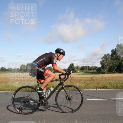 25.08.2024 - Elbe Triathlon Hamburg Fuchs,  Jonas http://msf.ph/oto/6831122 25.08.2024 09:29:13 Radfahren 418, 528, 111, 211, 406, 131, 355, 374 meine-sportfotos.de
