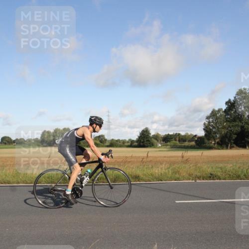 25.08.2024 - Elbe Triathlon Hamburg Fuchs,  Jonas http://msf.ph/oto/6831137 25.08.2024 09:29:18 Radfahren 406, 131, 355, 374, 264, 33 meine-sportfotos.de
