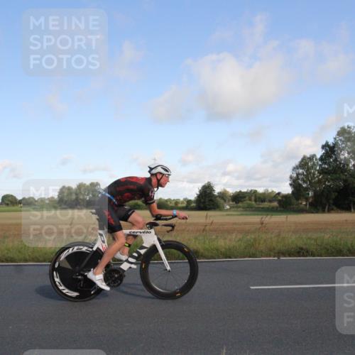 25.08.2024 - Elbe Triathlon Hamburg Fuchs,  Jonas http://msf.ph/oto/6831163 25.08.2024 09:29:30 Radfahren 33, 63, 135, 359, 357 meine-sportfotos.de