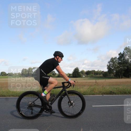 25.08.2024 - Elbe Triathlon Hamburg Fuchs,  Jonas http://msf.ph/oto/6831169 25.08.2024 09:29:32 Radfahren 135, 359, 357 meine-sportfotos.de