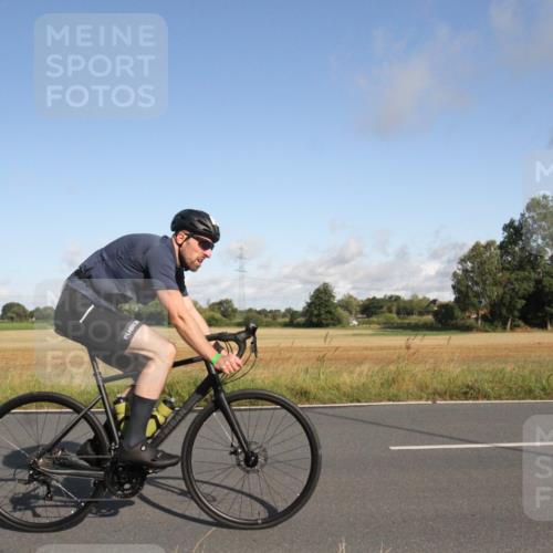 25.08.2024 - Elbe Triathlon Hamburg Fuchs,  Jonas http://msf.ph/oto/6831357 25.08.2024 09:31:13 Radfahren 113, 136, 187, 257, 302, 307, 312, 482, 243 meine-sportfotos.de
