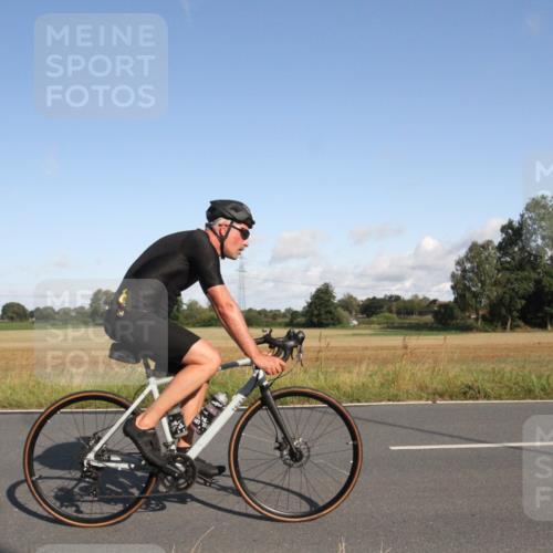 25.08.2024 - Elbe Triathlon Hamburg Fuchs,  Jonas http://msf.ph/oto/6831565 25.08.2024 09:32:59 Radfahren 274, 144, 146, 393, 382 meine-sportfotos.de