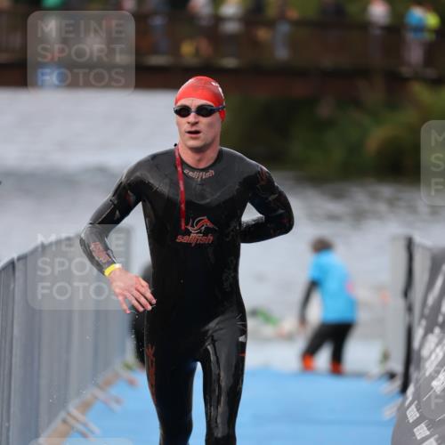 25.08.2024 - Elbe Triathlon Hamburg H.Heesch http://msf.ph/oto/6831691 25.08.2024 08:29:59 Schwimmen 37, 68, 78, 79, 82, 95 meine-sportfotos.de