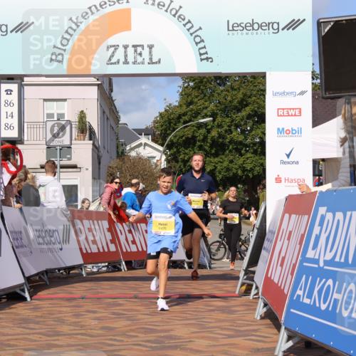 25.08.2024 - 20. Blankeneser Heldenlauf Strokosch-Dieckow http://msf.ph/oto/6831871 25.08.2024 10:26:53 Ziel 6014, 6030, 6476, 6506 meine-sportfotos.de