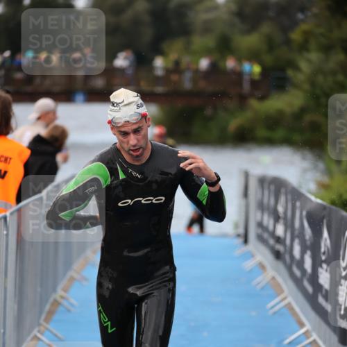 25.08.2024 - Elbe Triathlon Hamburg H.Heesch http://msf.ph/oto/6831894 25.08.2024 08:30:14 Schwimmen 37, 68, 79, 82 meine-sportfotos.de