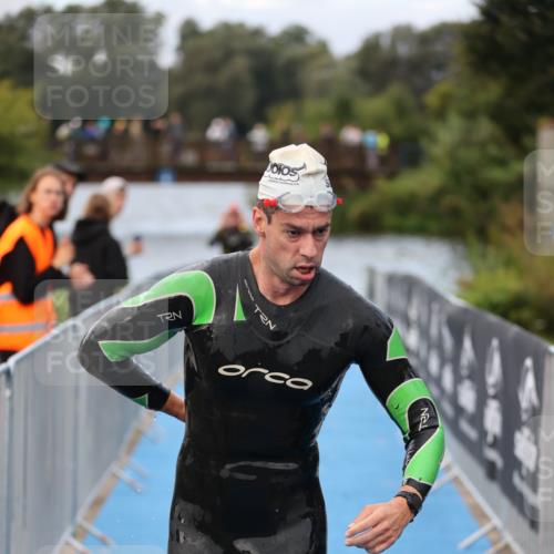 25.08.2024 - Elbe Triathlon Hamburg H.Heesch http://msf.ph/oto/6831942 25.08.2024 08:30:15 Schwimmen 37, 79, 82 meine-sportfotos.de