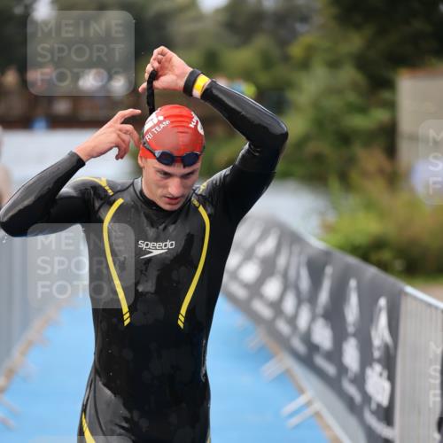 25.08.2024 - Elbe Triathlon Hamburg H.Heesch http://msf.ph/oto/6832030 25.08.2024 08:30:21 Schwimmen 37, 82 meine-sportfotos.de