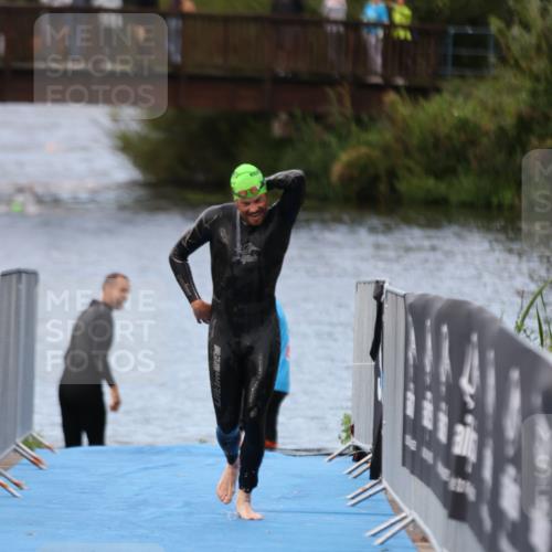 25.08.2024 - Elbe Triathlon Hamburg H.Heesch http://msf.ph/oto/6832089 25.08.2024 08:30:48 Schwimmen 106 meine-sportfotos.de