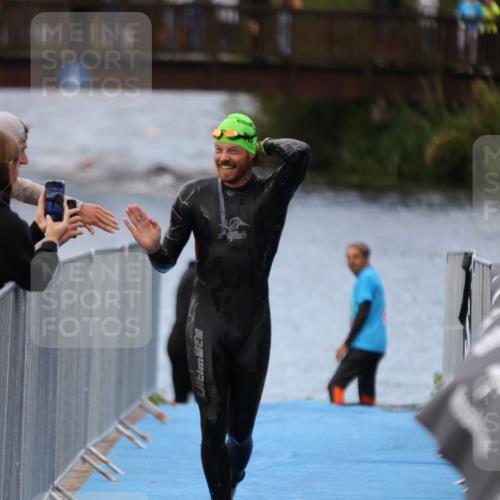 25.08.2024 - Elbe Triathlon Hamburg H.Heesch http://msf.ph/oto/6832164 25.08.2024 08:30:50 Schwimmen 106 meine-sportfotos.de