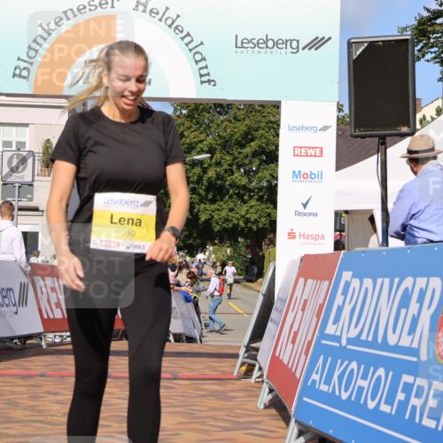 25.08.2024 - 20. Blankeneser Heldenlauf Strokosch-Dieckow http://msf.ph/oto/6832313 25.08.2024 10:26:59 Ziel 6030, 6476, 6506 meine-sportfotos.de