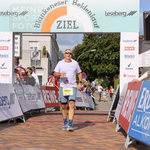 25.08.2024 - 20. Blankeneser Heldenlauf Strokosch-Dieckow http://msf.ph/oto/6832636 25.08.2024 10:27:17 Ziel 6418 meine-sportfotos.de