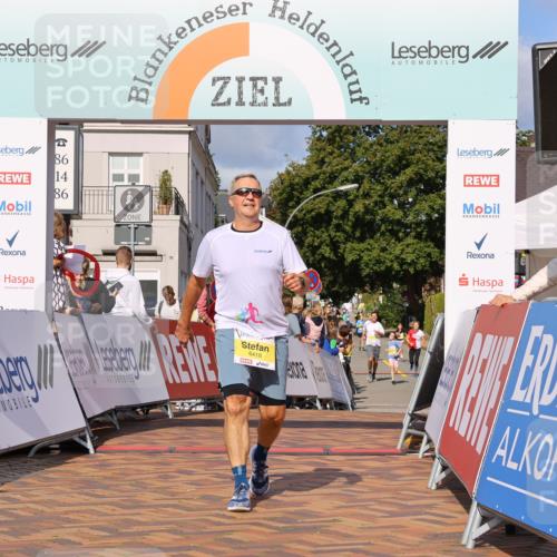 25.08.2024 - 20. Blankeneser Heldenlauf Strokosch-Dieckow http://msf.ph/oto/6832752 25.08.2024 10:27:17 Ziel 6418 meine-sportfotos.de