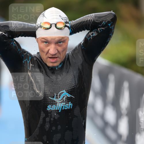 25.08.2024 - Elbe Triathlon Hamburg H.Heesch http://msf.ph/oto/6832792 25.08.2024 08:31:59 Schwimmen 34, 39, 40, 71, 75, 81, 89, 92, 100 meine-sportfotos.de