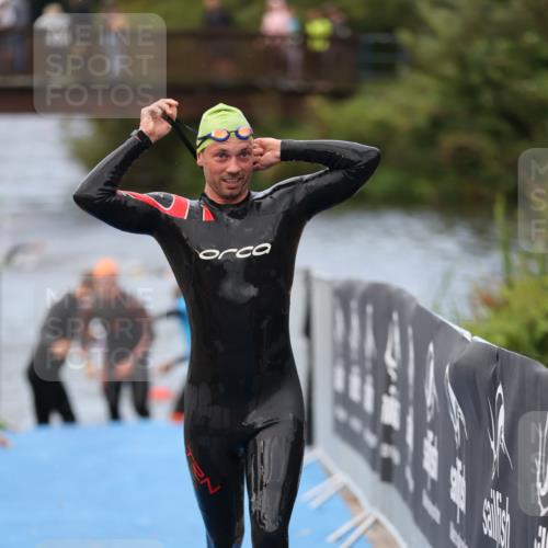 25.08.2024 - Elbe Triathlon Hamburg H.Heesch http://msf.ph/oto/6833013 25.08.2024 08:32:16 Schwimmen 34, 39, 56, 75, 76, 77, 89, 92 meine-sportfotos.de