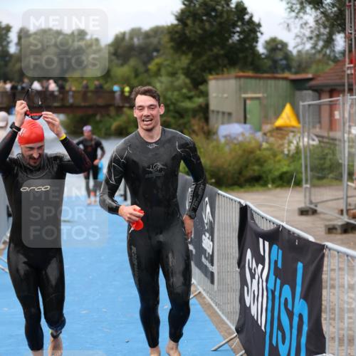 25.08.2024 - Elbe Triathlon Hamburg H.Heesch http://msf.ph/oto/6833256 25.08.2024 08:32:31 Schwimmen 42, 56, 76, 77 meine-sportfotos.de