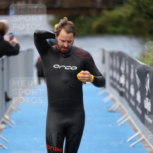 25.08.2024 - Elbe Triathlon Hamburg H.Heesch http://msf.ph/oto/6833399 25.08.2024 08:32:51 Schwimmen 42, 50, 91, 105 meine-sportfotos.de
