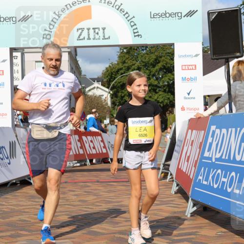 25.08.2024 - 20. Blankeneser Heldenlauf Strokosch-Dieckow http://msf.ph/oto/6833449 25.08.2024 10:27:32 Ziel 6023, 6080, 6081, 6135, 6250, 6335, 6526 meine-sportfotos.de