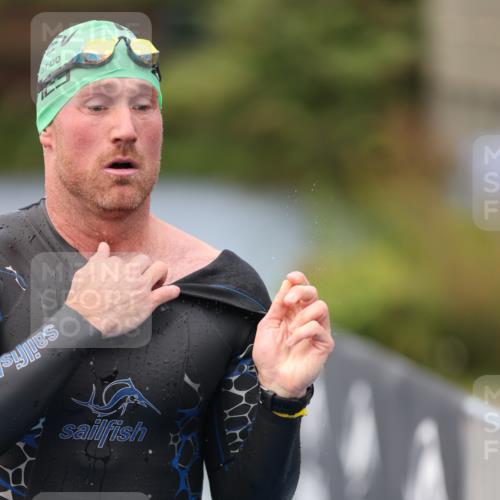 25.08.2024 - Elbe Triathlon Hamburg H.Heesch http://msf.ph/oto/6833768 25.08.2024 08:33:20 Schwimmen 50, 60, 99 meine-sportfotos.de