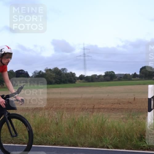 25.08.2024 - Elbe Triathlon Hamburg Fuchs,  Jonas http://msf.ph/oto/6834069 25.08.2024 08:38:21 Radfahren 68 meine-sportfotos.de