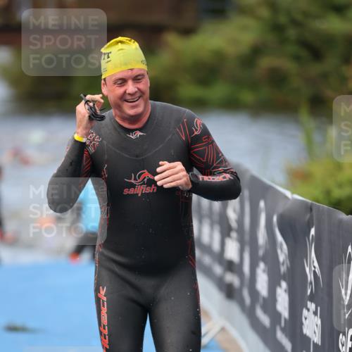 25.08.2024 - Elbe Triathlon Hamburg H.Heesch http://msf.ph/oto/6834221 25.08.2024 08:33:55 Schwimmen 33, 61, 64, 69, 86 meine-sportfotos.de
