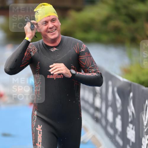 25.08.2024 - Elbe Triathlon Hamburg H.Heesch http://msf.ph/oto/6834273 25.08.2024 08:33:56 Schwimmen 33, 52, 61, 64, 69, 86 meine-sportfotos.de