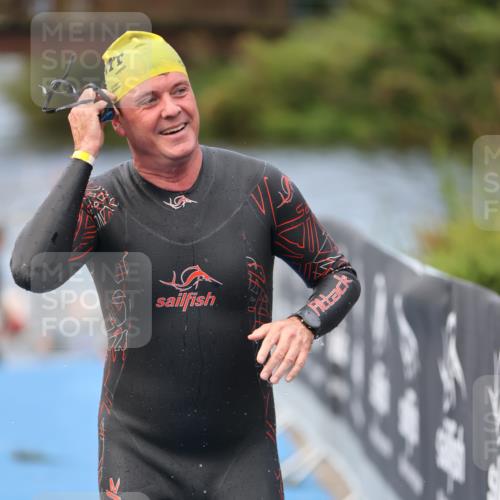 25.08.2024 - Elbe Triathlon Hamburg H.Heesch http://msf.ph/oto/6834284 25.08.2024 08:33:56 Schwimmen 33, 52, 61, 64, 69, 86 meine-sportfotos.de