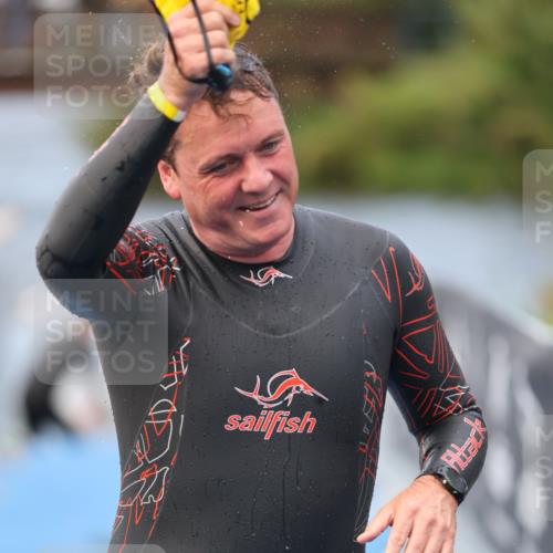 25.08.2024 - Elbe Triathlon Hamburg H.Heesch http://msf.ph/oto/6834328 25.08.2024 08:33:57 Schwimmen 33, 52, 61, 64, 69, 86 meine-sportfotos.de