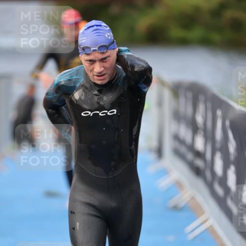 25.08.2024 - Elbe Triathlon Hamburg H.Heesch http://msf.ph/oto/6834408 25.08.2024 08:34:09 Schwimmen 35, 52, 55, 58, 64, 69, 86 meine-sportfotos.de