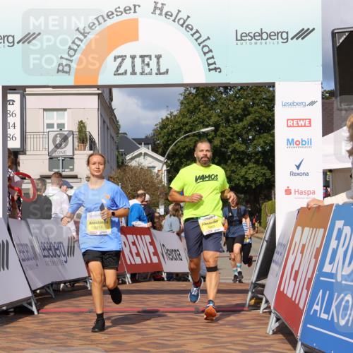 25.08.2024 - 20. Blankeneser Heldenlauf Strokosch-Dieckow http://msf.ph/oto/6834462 25.08.2024 10:27:54 Ziel 6010, 6063, 6074, 6203, 6214 meine-sportfotos.de