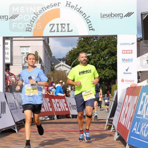 25.08.2024 - 20. Blankeneser Heldenlauf Strokosch-Dieckow http://msf.ph/oto/6834562 25.08.2024 10:27:54 Ziel 6010, 6063, 6074, 6203, 6214 meine-sportfotos.de