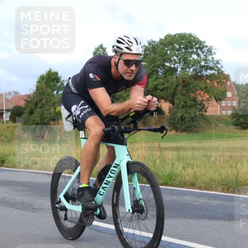 25.08.2024 - Elbe Triathlon Hamburg Fuchs,  Jonas http://msf.ph/oto/6834590 25.08.2024 08:40:30 Radfahren 95 meine-sportfotos.de