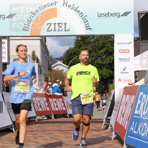 25.08.2024 - 20. Blankeneser Heldenlauf Strokosch-Dieckow http://msf.ph/oto/6834633 25.08.2024 10:27:55 Ziel 6010, 6063, 6074, 6203, 6214 meine-sportfotos.de