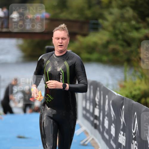 25.08.2024 - Elbe Triathlon Hamburg H.Heesch http://msf.ph/oto/6834647 25.08.2024 08:34:15 Schwimmen 35, 52, 55, 58, 64, 83, 86, 97 meine-sportfotos.de
