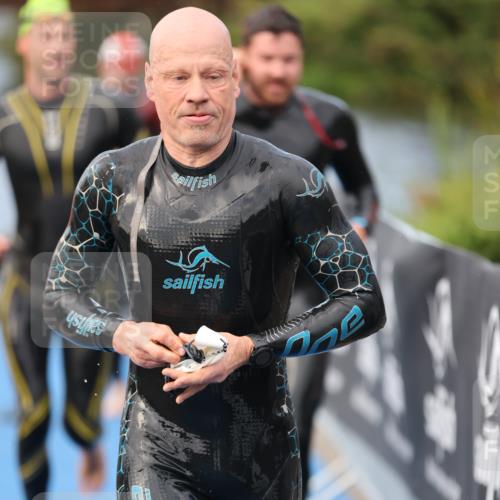 25.08.2024 - Elbe Triathlon Hamburg H.Heesch http://msf.ph/oto/6835020 25.08.2024 08:34:28 Schwimmen 35, 48, 52, 55, 58, 83, 84, 94, 97 meine-sportfotos.de