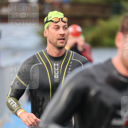 25.08.2024 - Elbe Triathlon Hamburg H.Heesch http://msf.ph/oto/6835097 25.08.2024 08:34:30 Schwimmen 35, 48, 52, 55, 58, 83, 84, 94, 97 meine-sportfotos.de
