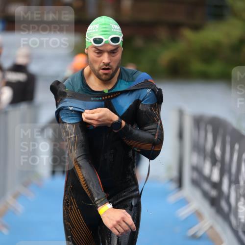 25.08.2024 - Elbe Triathlon Hamburg H.Heesch http://msf.ph/oto/6835418 25.08.2024 08:34:41 Schwimmen 48, 70, 83, 84, 93, 94, 97 meine-sportfotos.de