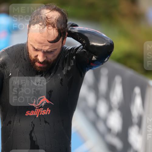25.08.2024 - Elbe Triathlon Hamburg H.Heesch http://msf.ph/oto/6835630 25.08.2024 08:34:50 Schwimmen 48, 70, 84, 93, 94 meine-sportfotos.de