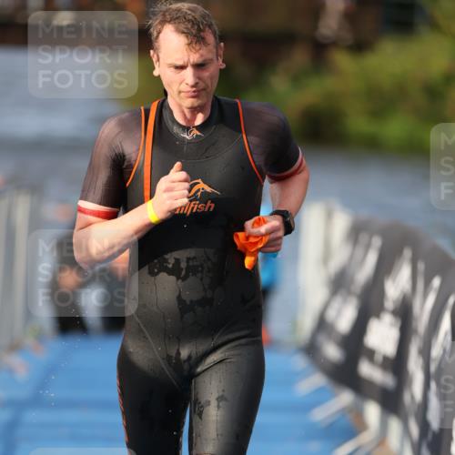 25.08.2024 - Elbe Triathlon Hamburg H.Heesch http://msf.ph/oto/6836103 25.08.2024 08:35:36 Schwimmen 41, 59, 74, 87 meine-sportfotos.de