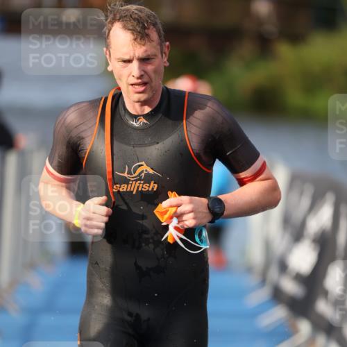 25.08.2024 - Elbe Triathlon Hamburg H.Heesch http://msf.ph/oto/6836150 25.08.2024 08:35:36 Schwimmen 41, 59, 74, 87 meine-sportfotos.de