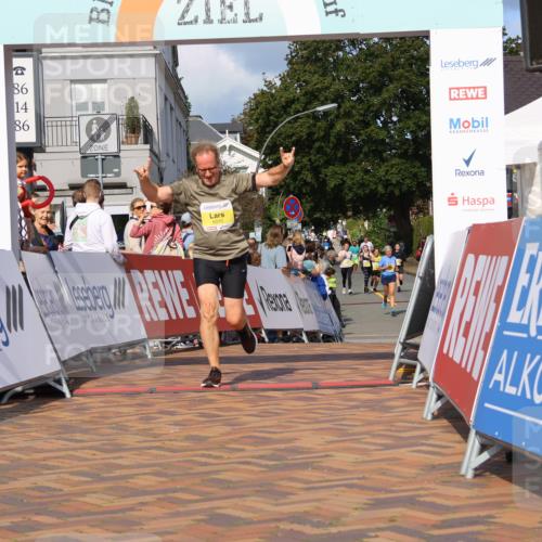 25.08.2024 - 20. Blankeneser Heldenlauf Strokosch-Dieckow http://msf.ph/oto/6836171 25.08.2024 10:28:08 Ziel 6015, 6299, 6318 meine-sportfotos.de